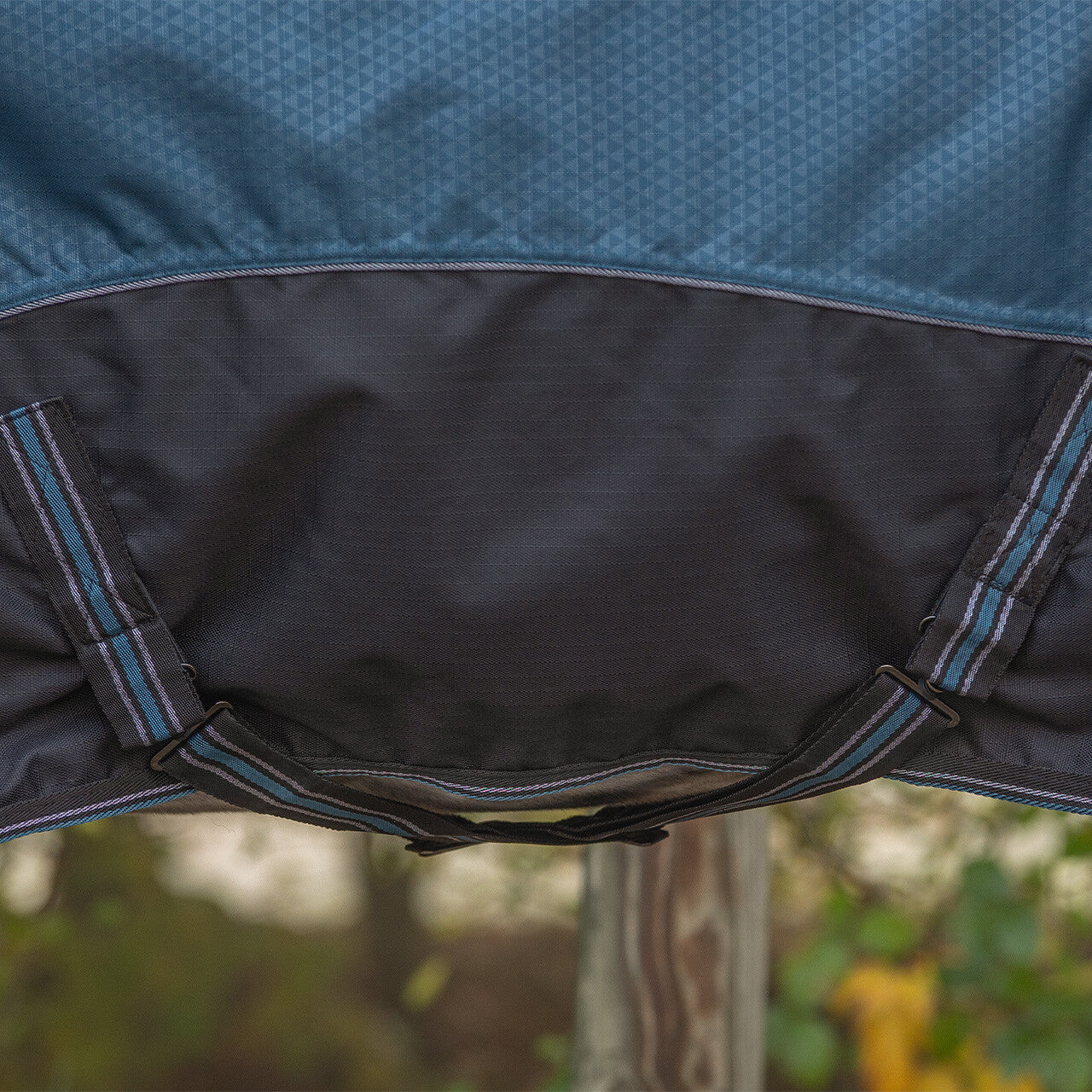 Couverture 1200D turnout 150gr avec cou détachable - QHP